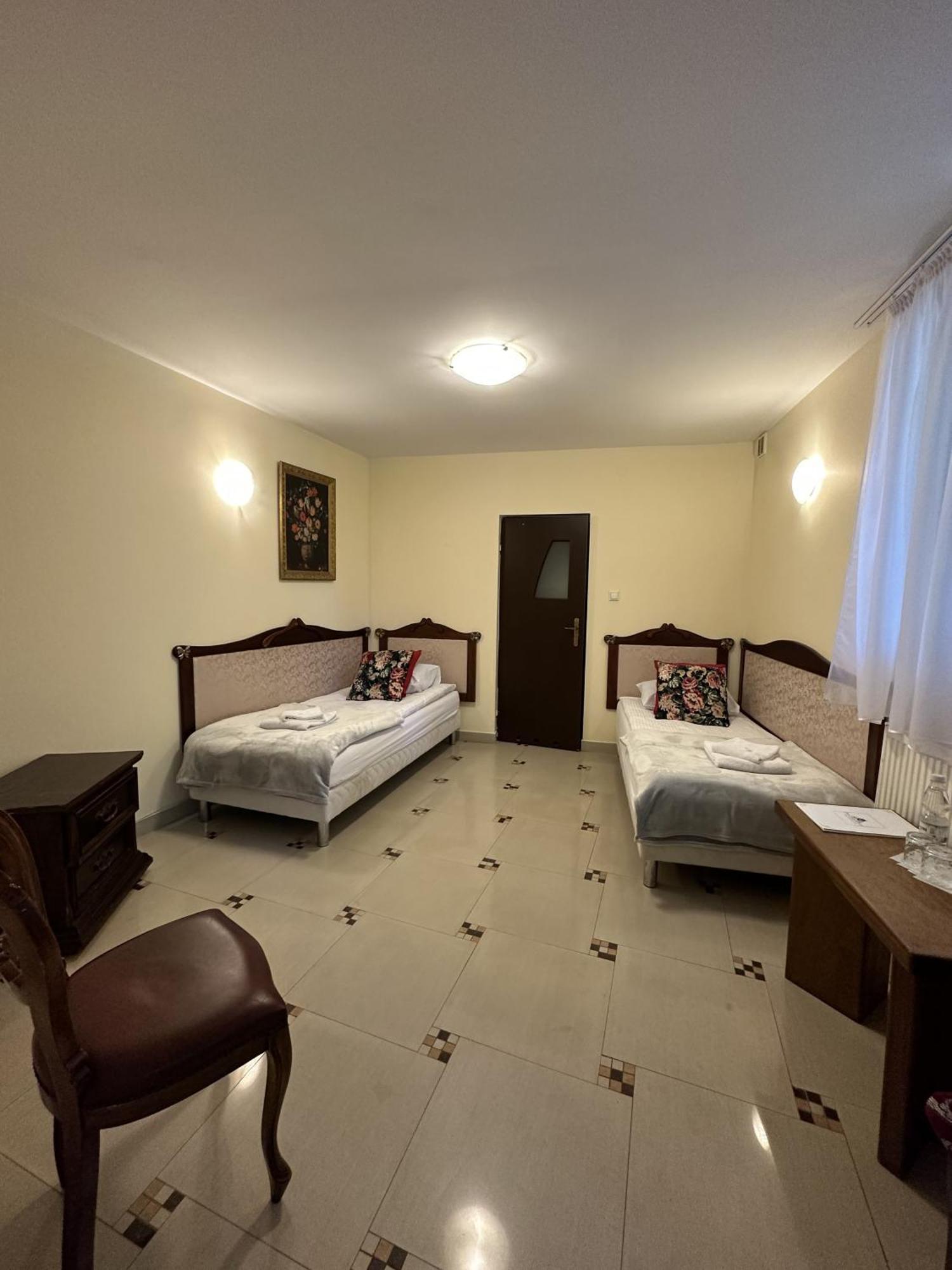 Palac Tarnowskich Hotel & Restauracja & Spa Ostrowiec Swietokrzyski Luaran gambar